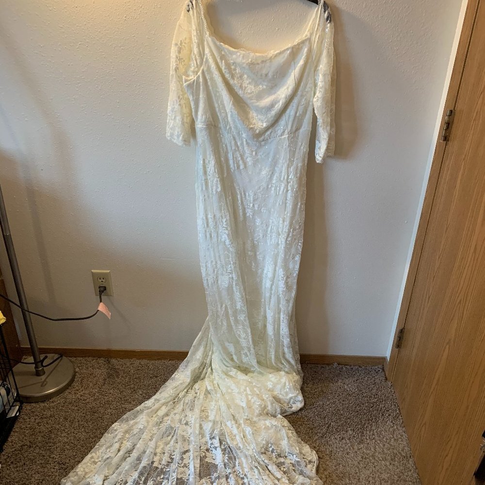 TORRID IVORY OFF SHOULDER LACE & SEQUIN WEDDING